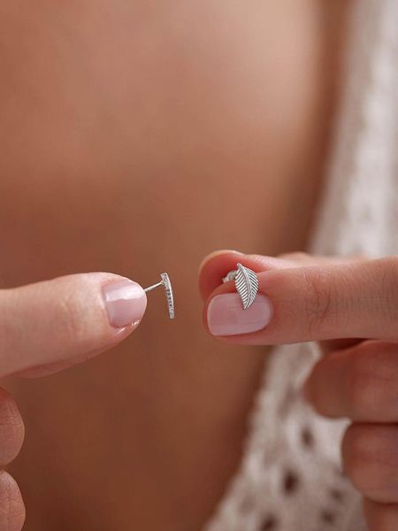 Heliophilia Srebrne kolczyki-wkrętki rozmiar: onesize. Szare kolczyki Heliophilia, srebrne. Za 100.75 zł.