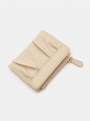 Mały portfel z ozdobnym marszczeniem - kremowy. Białe portfele Sinsay, bez wzorów. Za 25.99 zł.