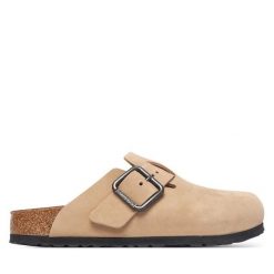 Klapki Birkenstock. Brązowe klapki Birkenstock, bez wzorów, bez obcasa, bez zapięcia. Za 779.99 zł.