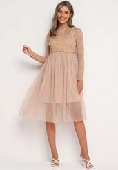 Ciemnobeżowa Rozkloszowana Sukienka w Eleganckim Stylu Ozdobiona Koronką i Tiulem Miramelba. Brązowe sukienki Born2be, na spotkanie biznesowe, xs, z aplikacjami, z jeansu, eleganckie, bez kołnierzyka, bez ramiączek, midi, rozkloszowane. W wyprzedaży za 79.99 zł.