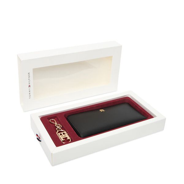 Zestaw portfel i brelok Tommy Hilfiger. Czarne portfele Tommy Hilfiger, bez wzorów. Za 369.99 zł.