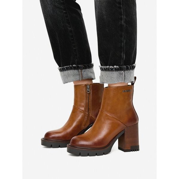 Botki G-Star. Brązowe botki G-Star, bez wzorów, retro, bez obcasa, na słupku, bez zapięcia. Za 419.99 zł.