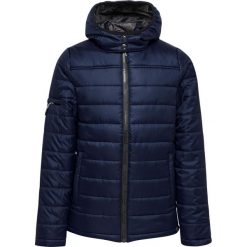 Parka dla dzieci Hummel Hummel North Quilted. Niebieskie płaszcze Hummel, na zimę, bez wzorów, z materiału, klasyczne, z kapturem. Za 272.30 zł.
