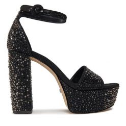 Sandały Guess. Czarne sandały Guess, z aplikacjami, bez obcasa, na słupku, bez zapięcia. Za 519.99 zł.