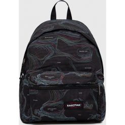 Eastpak plecak kolor czarny duży wzorzysty. Czarne plecaki Eastpak, bez wzorów, do ręki, bez dodatków. Za 209.99 zł.