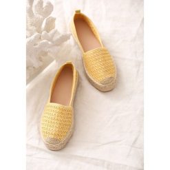 Żółte Espadryle Closed Book. Espadryle marki Born2be. Za 89.99 zł.