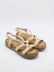 Bellucci Sandały w kolorze beżowym rozmiar: 39. Brązowe sandały Bellucci, bez wzorów, klasyczne, z otwartym noskiem, bez obcasa, bez zapięcia. Za 100.99 zł.