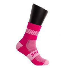 Skarpety Softee Walk Light różowy fluo 35-38. Czerwone skarpetki 2117 OF SWEDEN, bez wzorów, z elastanu. Za 122.99 zł.