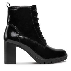Botki Tamaris. Czarne botki Tamaris, bez wzorów, bez obcasa, na słupku, bez zapięcia. Za 219.99 zł.