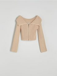 Krótki sweter z kołnierzem - beżowy. Brązowe swetry Reserved, l, bez wzorów, z bawełny, bez ramiączek. W wyprzedaży za 35.99 zł.