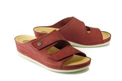 DR. BRINKMANN 701049-41 bordeaux, klapki profilaktyczne damskie. Czerwone klapki Dr. Brinkmann, bez wzorów, ze skóry, bez obcasa, bez zapięcia. Za 309.90 zł.