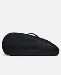 Torba tenisowa dla dorosłych na 12 rakiet PRO – Stealth Black. Czarne torby podróżne NORDICDOTS, bez wzorów, z materiału. Za 780.00 zł.