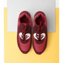TRAMPKI DAMSKIE. Buty sportowe lifestyle marki TOP SECRET. W wyprzedaży za 49.99 zł.