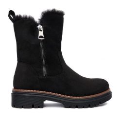 Botki Clara Barson. Czarne botki Clara Barson, bez wzorów, bez obcasa, na płaskiej podeszwie, bez zapięcia. Za 129.99 zł.