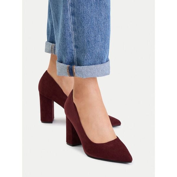 Czółenka JENNY. Czerwone czółenka Jenny, bez wzorów, bez obcasa, bez zapięcia. Za 139.99 zł.