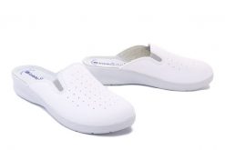 INBLU 50-34 bianco, klapki damskie. Białe klapki Inblu, w ażurowe wzory, bez obcasa, bez zapięcia. Za 79.90 zł.