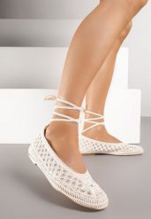 Beżowe Balerinki Vices z Szydełkową Cholewką i Wiązaniem Wokół Kostki Ernelia. Brązowe baleriny Renee, bez wzorów, z jeansu, eleganckie, bez obcasa, bez zapięcia. Za 79.99 zł.