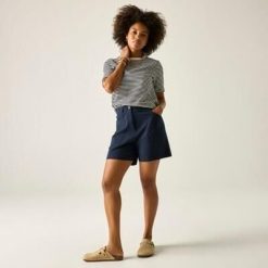 Damskie szorty Liza. Niebieskie szorty Regatta, bez wzorów, z lyocellu, sportowe. Za 279.99 zł.