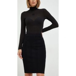 Guess spódnica kolor czarny mini ołówkowa. Czarne spódnice Guess, l, z aplikacjami, z dzianiny, mini, dopasowane. W wyprzedaży za 299.99 zł.
