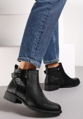 Czarne Botki z Ekoskóry ze Zwierzęcym Motywem i Ozdobną Klamrą Avalone. Czarne botki Renee, bez wzorów, bez obcasa, na płaskiej podeszwie, bez zapięcia. Za 79.99 zł.