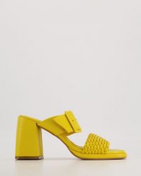 KLAPKI Z PLECIONKĄ 0013052 YELLOW. Żółte klapki Venezia, bez wzorów, ze skóry, bez obcasa, bez zapięcia. Za 249.00 zł.