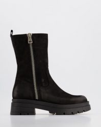 CZARNE BOTKI A1 NABUK NERO. Czarne botki Venezia, bez wzorów, z nubiku, bez obcasa, bez zapięcia. Za 399.00 zł.