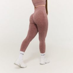 Legginsy damskie fitness bezszwowe z wysokim stanem malwowe FLO. Fioletowe legginsy sportowe GYMBEAM, xl, bez wzorów, z elastanu, z podwyższonym stanem, na fitness i siłownię. Za 110.90 zł.
