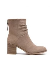 Foreverfolie Botki w kolorze beżowym rozmiar: 36. Brązowe botki Foreverfolie, bez wzorów, eleganckie, bez obcasa, bez zapięcia. Za 107.97 zł.