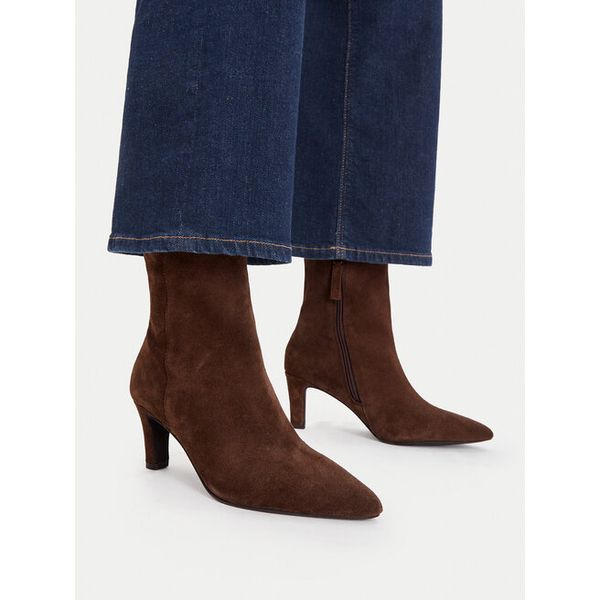 Botki GINO ROSSI. Brązowe botki Gino Rossi, bez wzorów, bez obcasa, na słupku, bez zapięcia. Za 429.99 zł.
