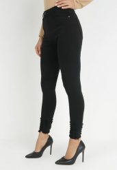 Czarne Jeansy Skinny z Postrzępioną Nogawką Chiteli. Czarne jeansy Born2be, xl, bez wzorów, z jeansu. W wyprzedaży za 72.24 zł.