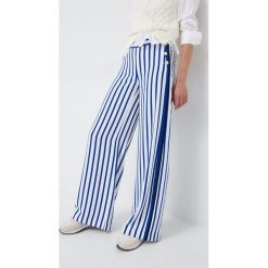 Lauren Ralph Lauren spodnie damskie proste high waist. Niebieskie spodnie materiałowe Lauren Ralph Lauren, bez wzorów, z materiału, z podwyższonym stanem. Za 829.99 zł.