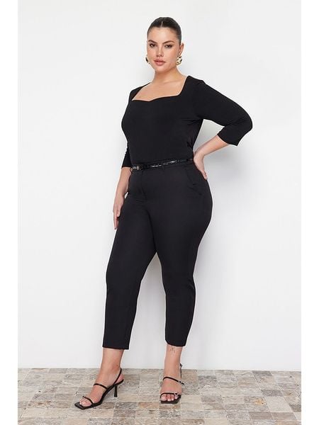 Trendyol Spodnie w kolorze czarnym rozmiar: 42. Czarne spodnie materiałowe Trendyol, bez wzorów, z materiału, z podwyższonym stanem. Za 37.38 zł.