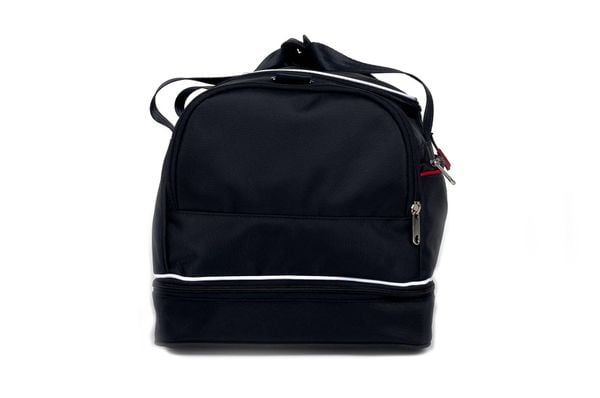 Torba sportowa KJUST SP61NU (43L). Czarne torby sportowe KJUST, bez wzorów, z materiału, na ramię. Za 237.00 zł.