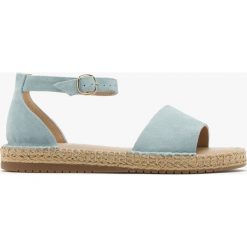 Niebieskie sandały w stylu espadryli MOYA. Niebieskie sandały Ryłko, bez wzorów, ze skóry, bez obcasa, na platformie, bez zapięcia. Za 279.99 zł.