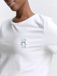 T-SHIRT WITH CHEST EMBRO KOSZULKA DAMSKA TOM TAILOR. Białe t-shirty sportowe Tom Tailor, uniwersalny, bez wzorów, z bawełny, bez ramiączek, na fitness i siłownię. Za 112.00 zł.