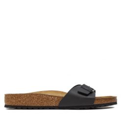 Klapki Birkenstock. Czarne klapki Birkenstock, bez wzorów, bez obcasa, bez zapięcia. Za 359.99 zł.