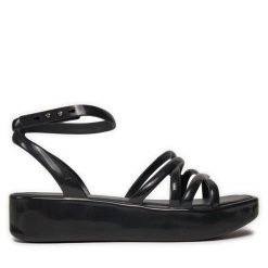 Sandały Melissa. Czarne sandały Melissa, bez wzorów, bez obcasa, na płaskiej podeszwie, bez zapięcia. Za 349.99 zł.