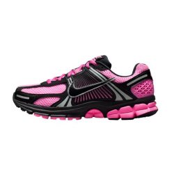 Buty Nike Zoom Vomero 5 Różowe/Czarne/Srebrne. Czarne buty do biegania Nike, bez wzorów, z materiału, bez zapięcia, do biegania, nike zoom. Za 595.00 zł.
