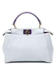 Fendi Skórzana torebka w kolorze błękitnym - 23 x 18 x 11 cm rozmiar: onesize. Niebieskie torebki klasyczne Fendi, bez wzorów, z materiału, przez ramię, bez dodatków. Za 7,190.99 zł.