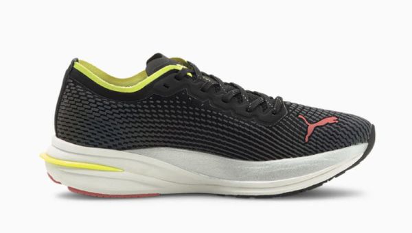Buty biegowe PUMA Deviate NITRO WTR damskie czarne. Czarne buty do biegania Puma, na zimę, bez wzorów, z gumy, bez zapięcia, do biegania. Za 429.99 zł.