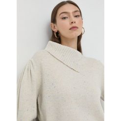 Twinset sweter wełniany damski kolor beżowy ciepły z golfem. Brązowe swetry Twinset, l, bez wzorów, z dzianiny, bez ramiączek. W wyprzedaży za 429.99 zł.