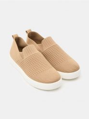 Trampki slip-on z dzianinową cholewką - beżowy. Brązowe trampki Sinsay, bez wzorów, z dzianiny, bez zapięcia. Za 39.99 zł.