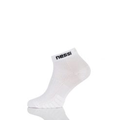 Bezszwowe skarpety oddychające Nessi Sportswear. Białe skarpetki NESSI SPORTSWEAR, bez wzorów. Za 55.90 zł.