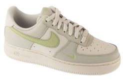 Buty sportowe Sneakersy damskie, Air Force 1 07. Białe buty treningowe Nike, na lato, bez wzorów, z materiału, przed kostkę, bez zapięcia, trekkingowe, Nike Air Force. Za 499.99 zł.