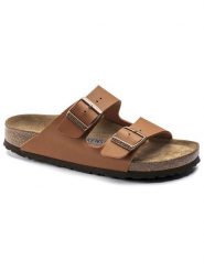 Birkenstock Klapki "Arizona" w kolorze jasnobrązowym rozmiar: 36. Brązowe klapki Birkenstock, bez wzorów, klasyczne, z otwartym noskiem, bez obcasa, bez zapięcia. Za 266.03 zł.