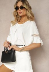 Biała Luźna Bluzka z Ażurową Wstawką na Rękawach Birian. Białe bluzki Renee, w ażurowe wzory, z jeansu, eleganckie, bez kołnierzyka, bez ramiączek. W wyprzedaży za 51.99 zł.