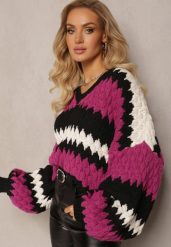 Fuksjowy Oversize Sweter z Trójkątnym Dekoltem z Ozdobnej Dzianiny Klinerda. Czerwone swetry Renee, na jesień, bez wzorów, z dzianiny, casualowe, bez ramiączek. W wyprzedaży za 135.99 zł.