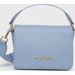 Tommy Hilfiger torebka. Niebieskie listonoszki Tommy Hilfiger, bez wzorów, z materiału, bez dodatków. Za 459.99 zł.