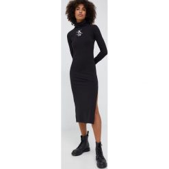 Calvin Klein Jeans sukienka kolor czarny midi prosta. Czarne sukienki Calvin Klein Jeans, na co dzień, l, bez wzorów, z jeansu, bez kołnierzyka, bez ramiączek, maxi, proste. Za 449.99 zł.