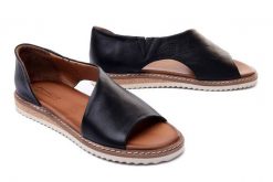 ARTIKER RELAKS 46C1016 czarny, sandały damskie. Czarne sandały Artiker Relaks, bez wzorów, ze skóry, bez obcasa, bez zapięcia. Za 259.90 zł.